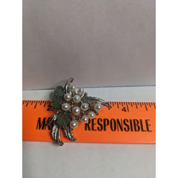 Vintage Silver Tone Faux Baroque Pearl & Jade Grapes Brooch Necklace Pendant - Picture 8 of 8